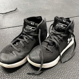 Boys Under Armour Steph Curry basketball shoes.
